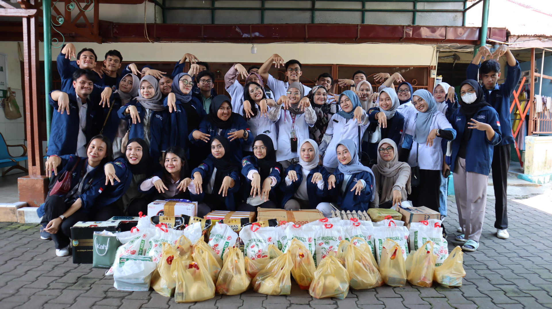 Community Service of BEM FKG USU Welcomes Ramadan 2024 with Unilever